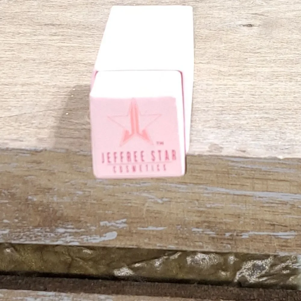 NIB Jeffree Star Velvet Trap Red Affair
